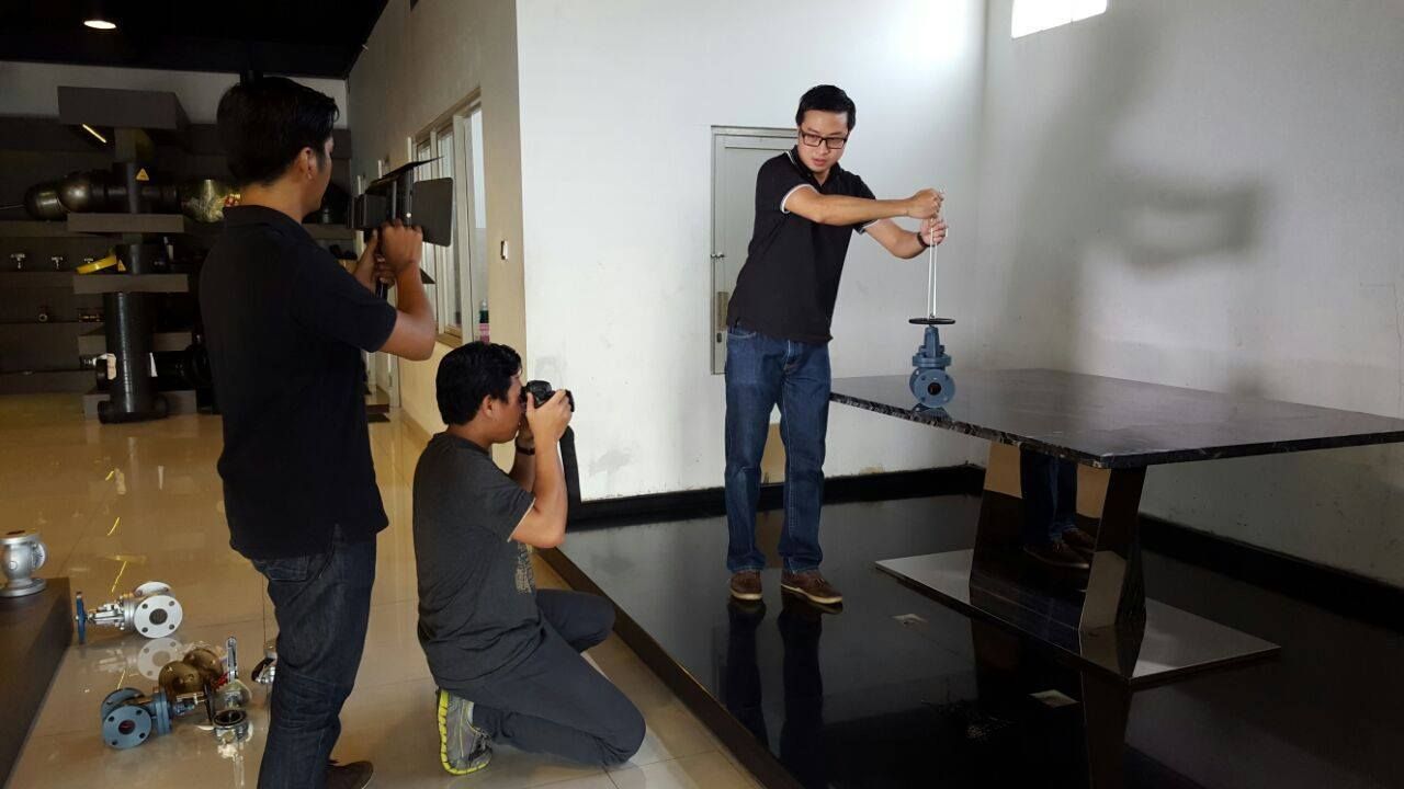 Behind the scene photoshot untuk pembuatan website PT. Onda Mega Industri